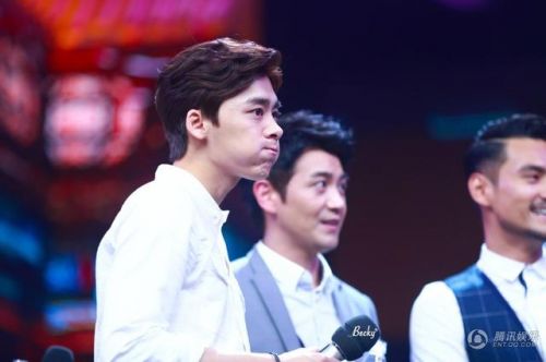 李易峰快乐大本营最新动态，星光璀璨，快乐无限时光